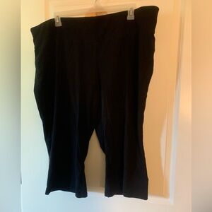 LIVI ACTIVE Lane Bryant Black Capri Pants 26/28